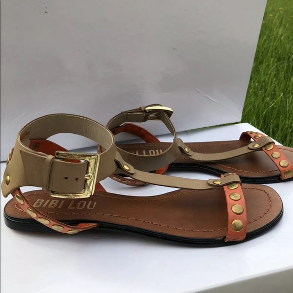 New BIBI LOU Flat Grey Red Studded Sandals T-Strap 7.5 US 38 EU - Picture 3 of 6